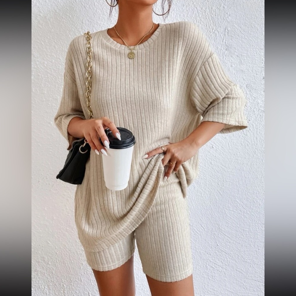 Shoulder tee and biker shorts set